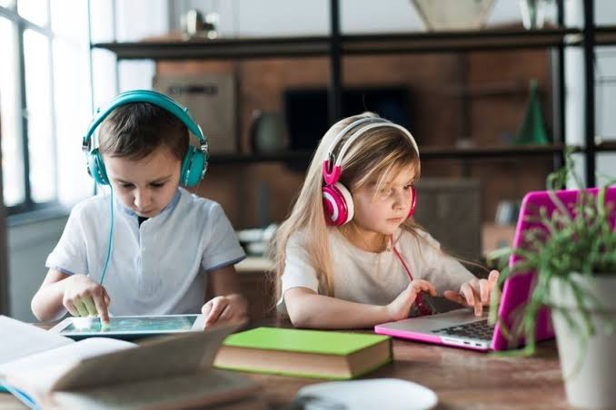How Visual Communication Strengthens English Learning in the Digital Age